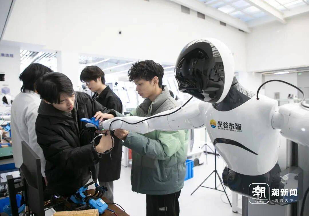 机器人创新中心：手把手教它“学做人”麻将