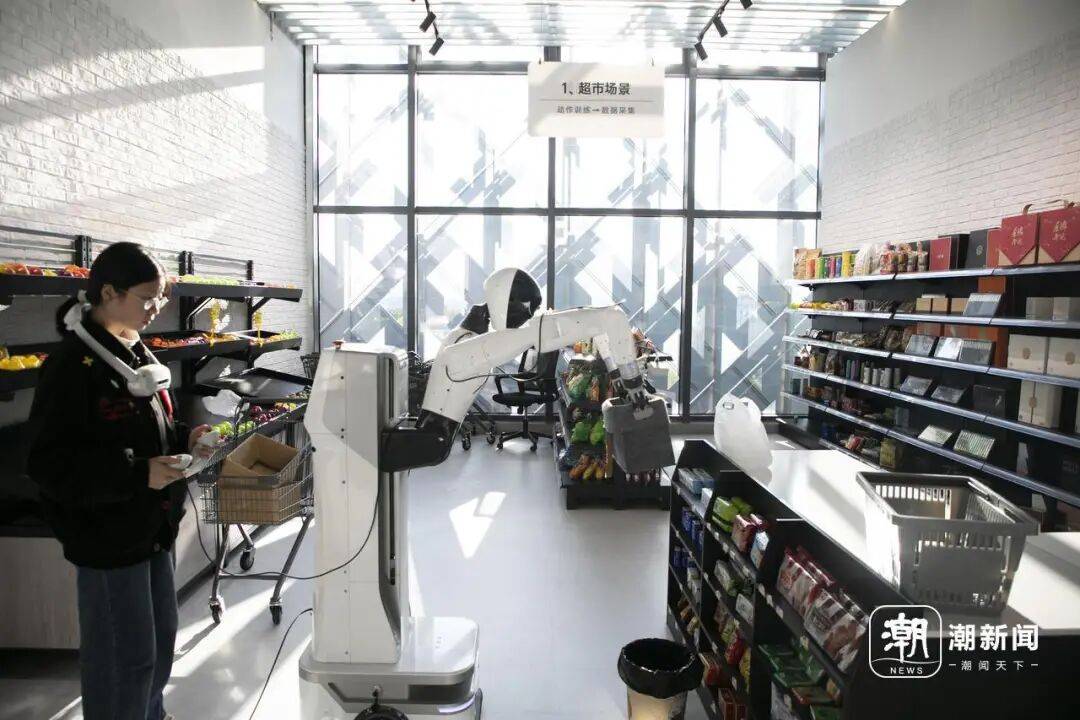 机器人创新中心:手把手教它“学做人”麻将胡了电子游戏探秘全国最大规模人形(图4) 机器人创新中心:手把手教它“学做人”麻将胡了电子游戏探秘全国最大规模人形(图4)